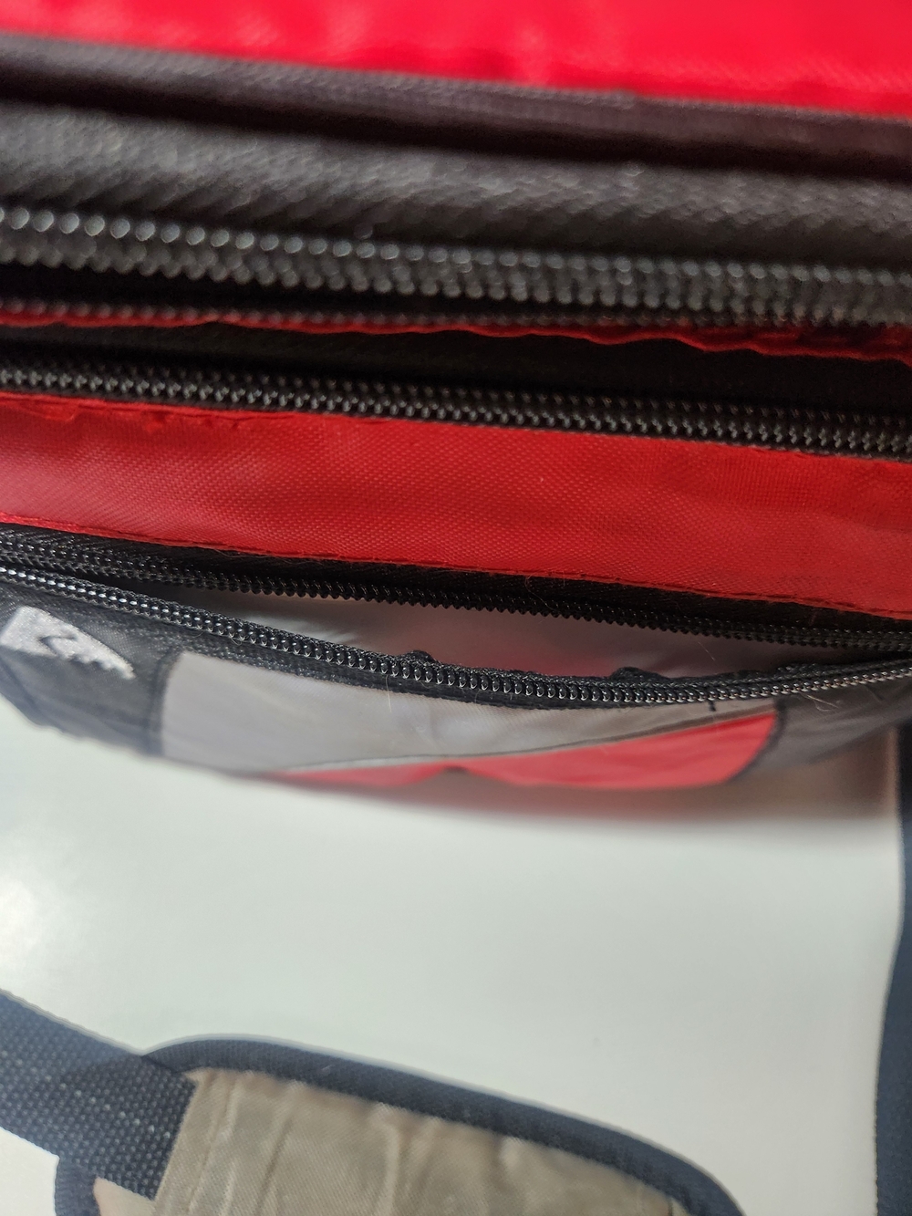 Insulated Lunch Bag/ Box with multiple pockets - Picture 5 of 8